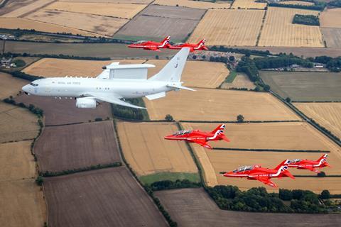 RAF Wedgetail avec des flèches rouges