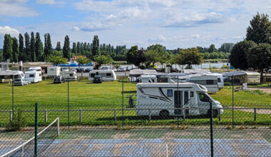 près de Rouen, les gens du voyage occupent un stade