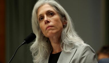 la directrice de la principale agence sanitaire limogée sur fond de divergences sur la politique vaccinale