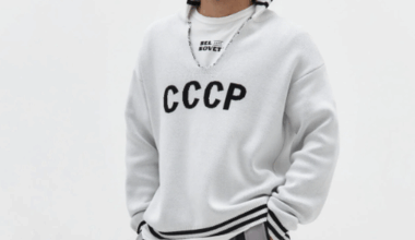 "Il faut soixante jours d’attente en précommande" : en Russie, le succès du pull "CCCP" porté par Sergueï Lavrov