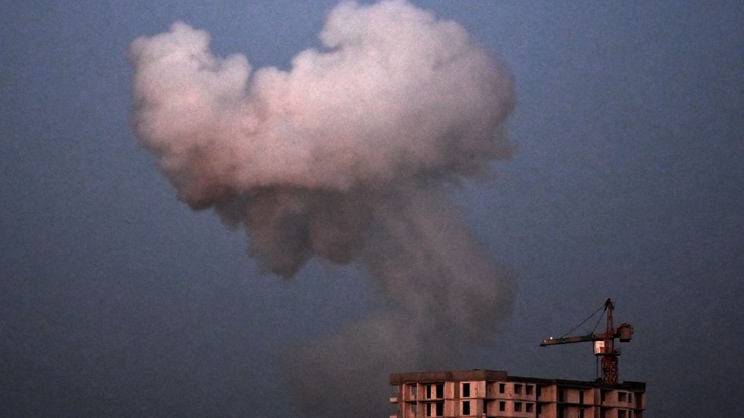 des frappes russes font au moins 21 morts, dont quatre enfants, à Kiev