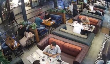 VIDÉO Il s’approche calmement, sort une arme et tire dans la tête : le président d’un club de football abattu froidement dans un café