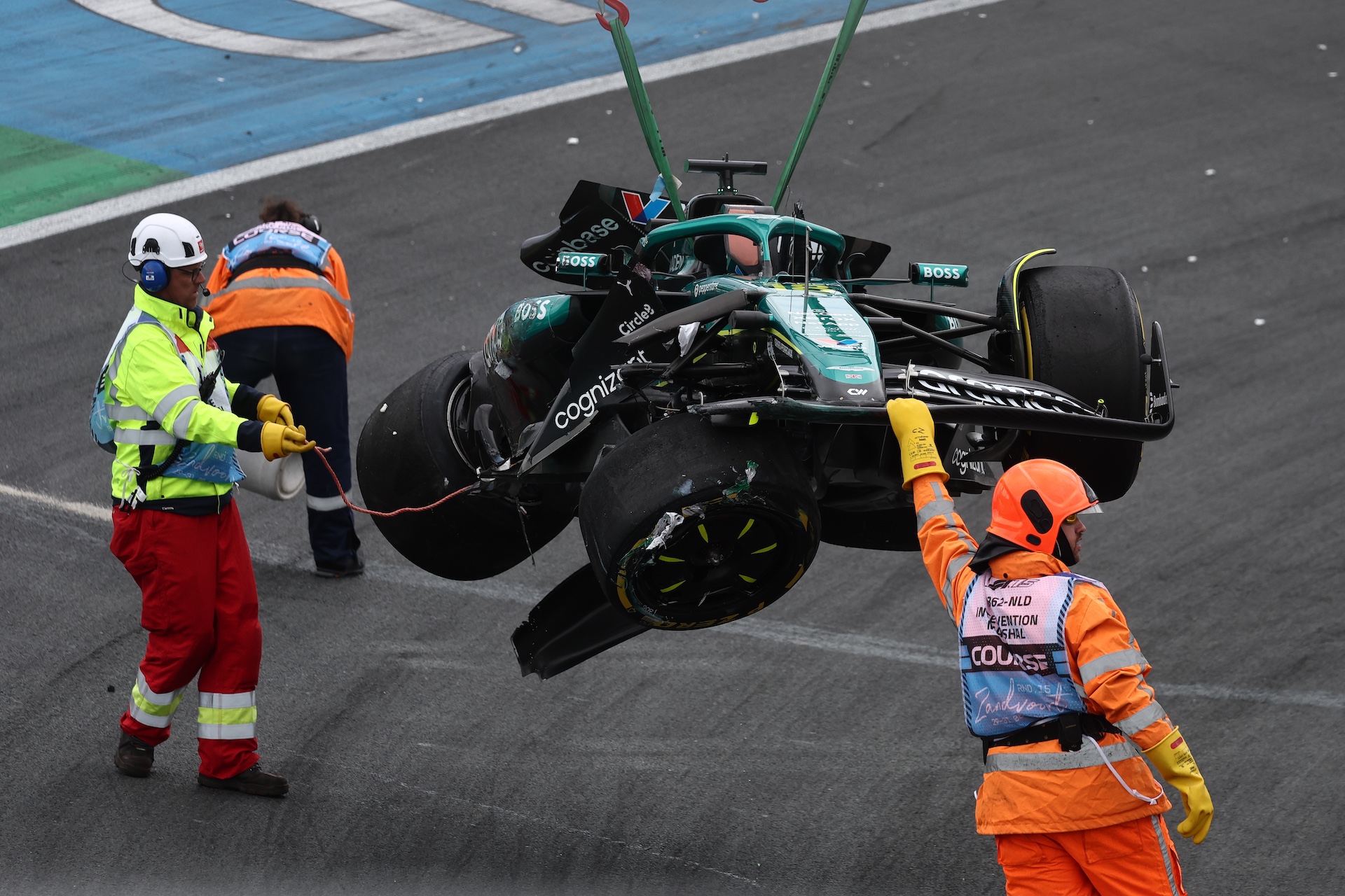 Aston Martin après un crash