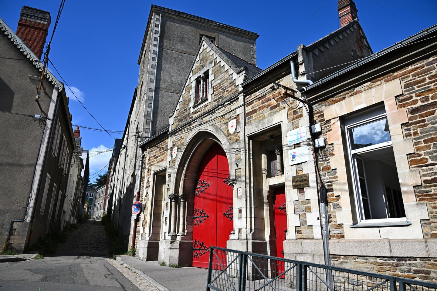 10 victimes, 5 prêtres mis en cause