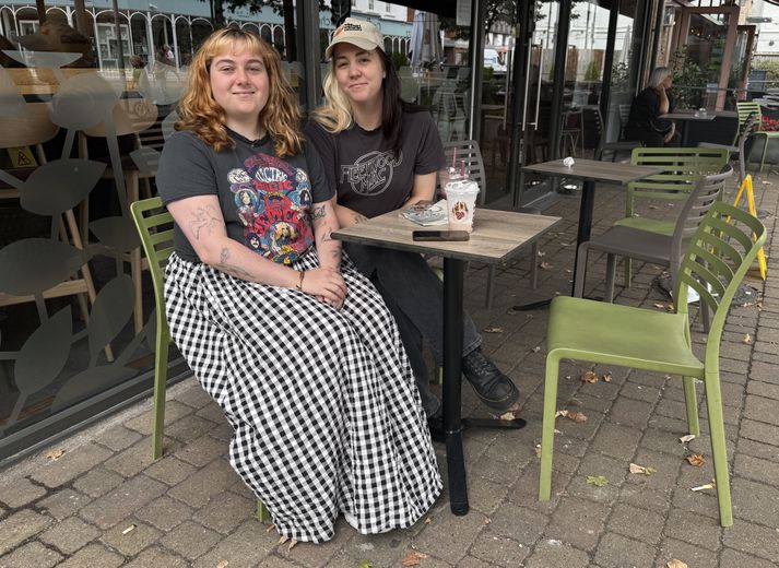 Ellie Smith, pro-immigration, qui a grandi à 20 minutes de la ville