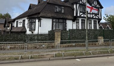 "Certains commencent à peindre le drapeau anglais sur les ronds-points" : en Angleterre, l’inquiétante montée du racisme anti-migrants