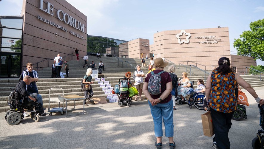 "Il est interdit de nous traiter comme ça" : une plainte déposée contre le manque d’accessibilité sur le rooftop du Corum à Montpellier
