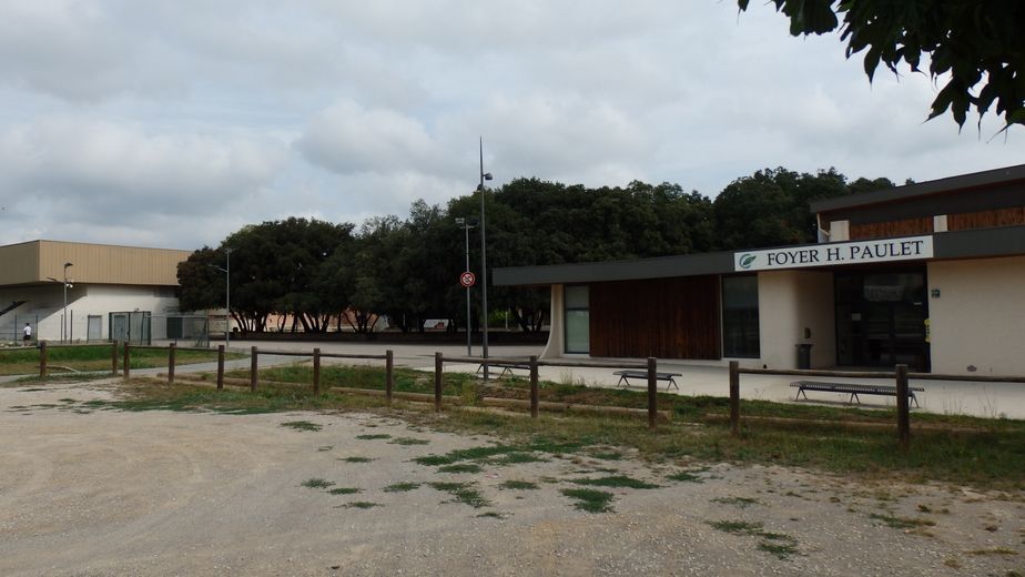 Le complexe sportif du stade Emile-Granier avec le foyer Paulet et la halle aux sports Babeth-Bertaud (à gauche).