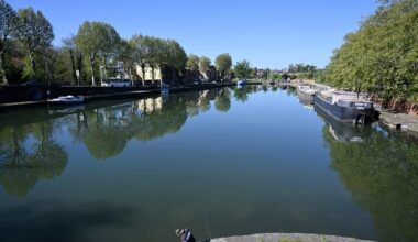 Une voiture finit dans le bassin de l’Embouchure à Toulouse : les occupants parviennent à s’extraire avant l’arrivée des secours