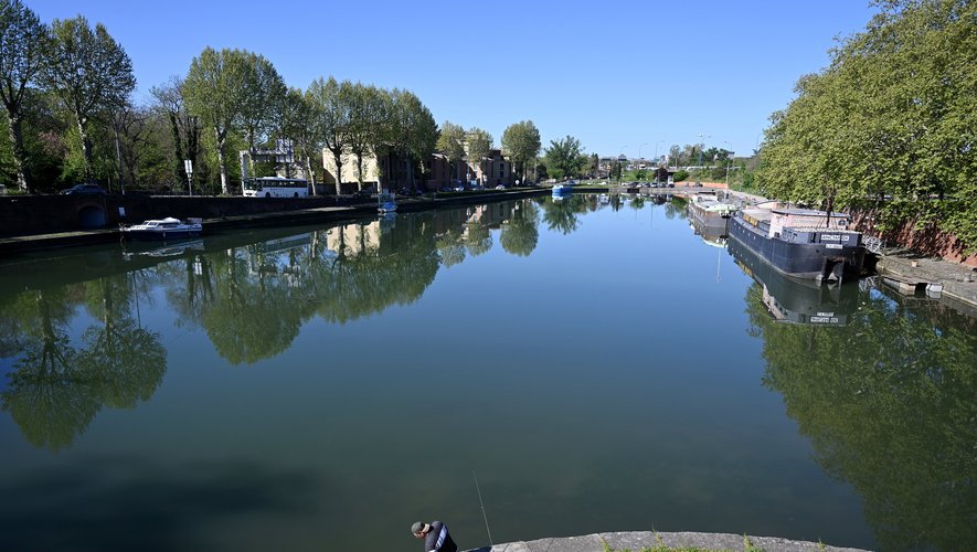 Une voiture finit dans le bassin de l’Embouchure à Toulouse : les occupants parviennent à s’extraire avant l’arrivée des secours
