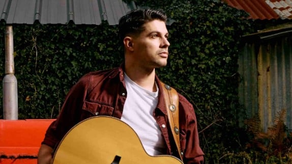 Ancien gagnant de The Voice, Lilian Renaud annonce son grand retour avec un album
