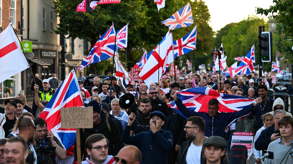 Royaume-Uni: Manifestations devant des hôtels de demandeurs d’asile