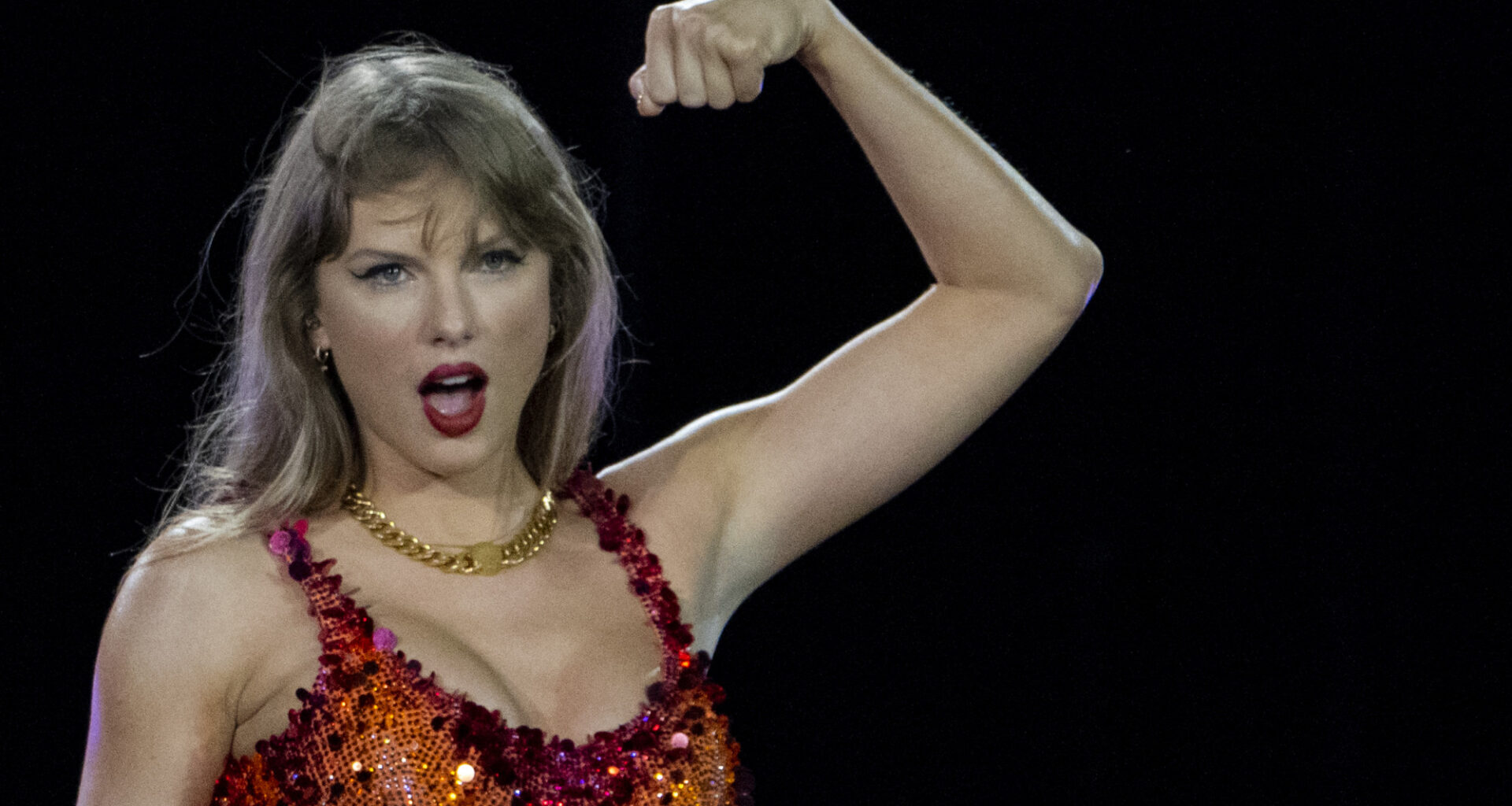 pourquoi la chanteuse a-t-elle choisi la couleur orange pour son nouvel album ?