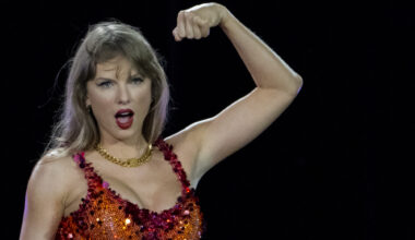 pourquoi la chanteuse a-t-elle choisi la couleur orange pour son nouvel album ?