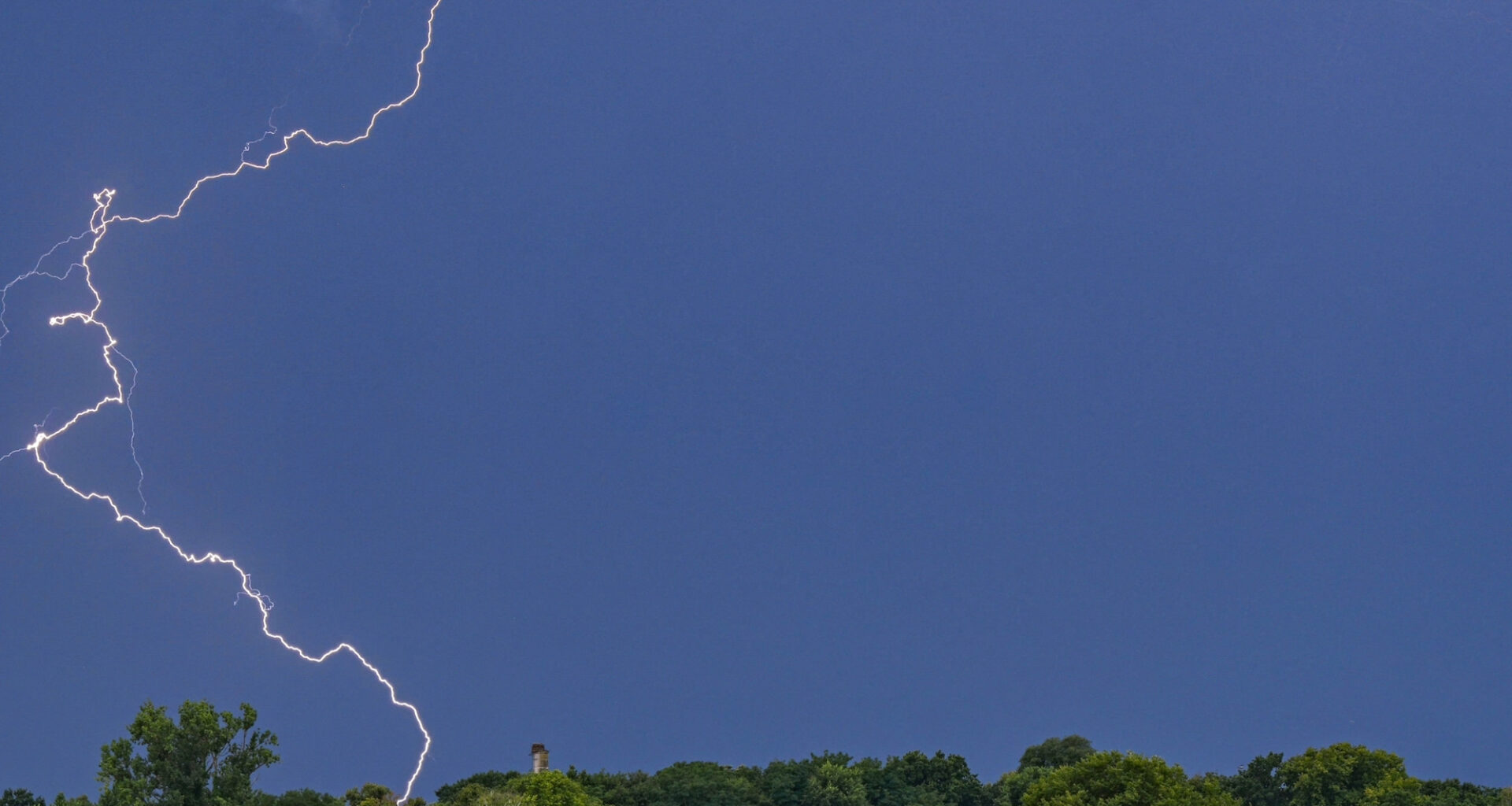 Météo France place neuf départements en vigilance orange aux orages