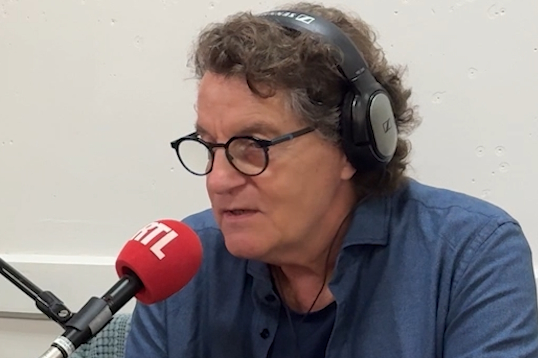 Francis Cabrel évoque sur RTL le roman qu'il a commencé à écrire
