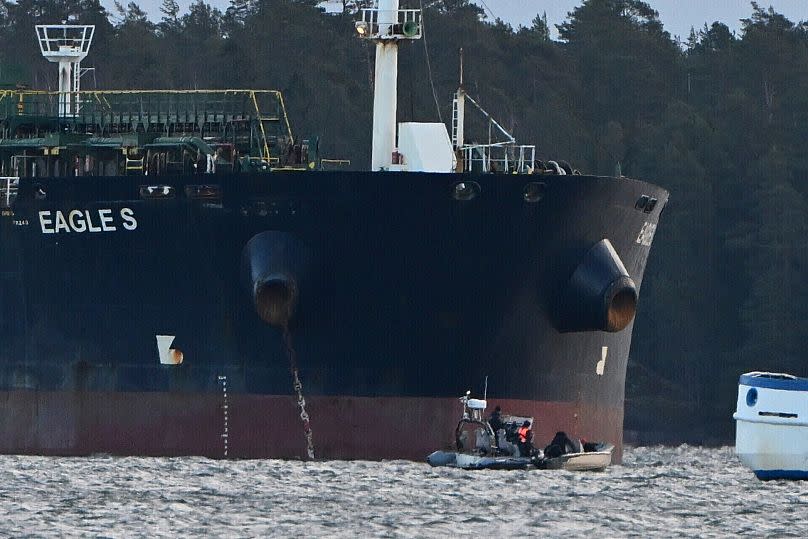 Le pétrolier Eagle S, immatriculé aux Îles Cook, est ancré près du port de Kilpilahti à Porvoo, le 30 décembre 2024