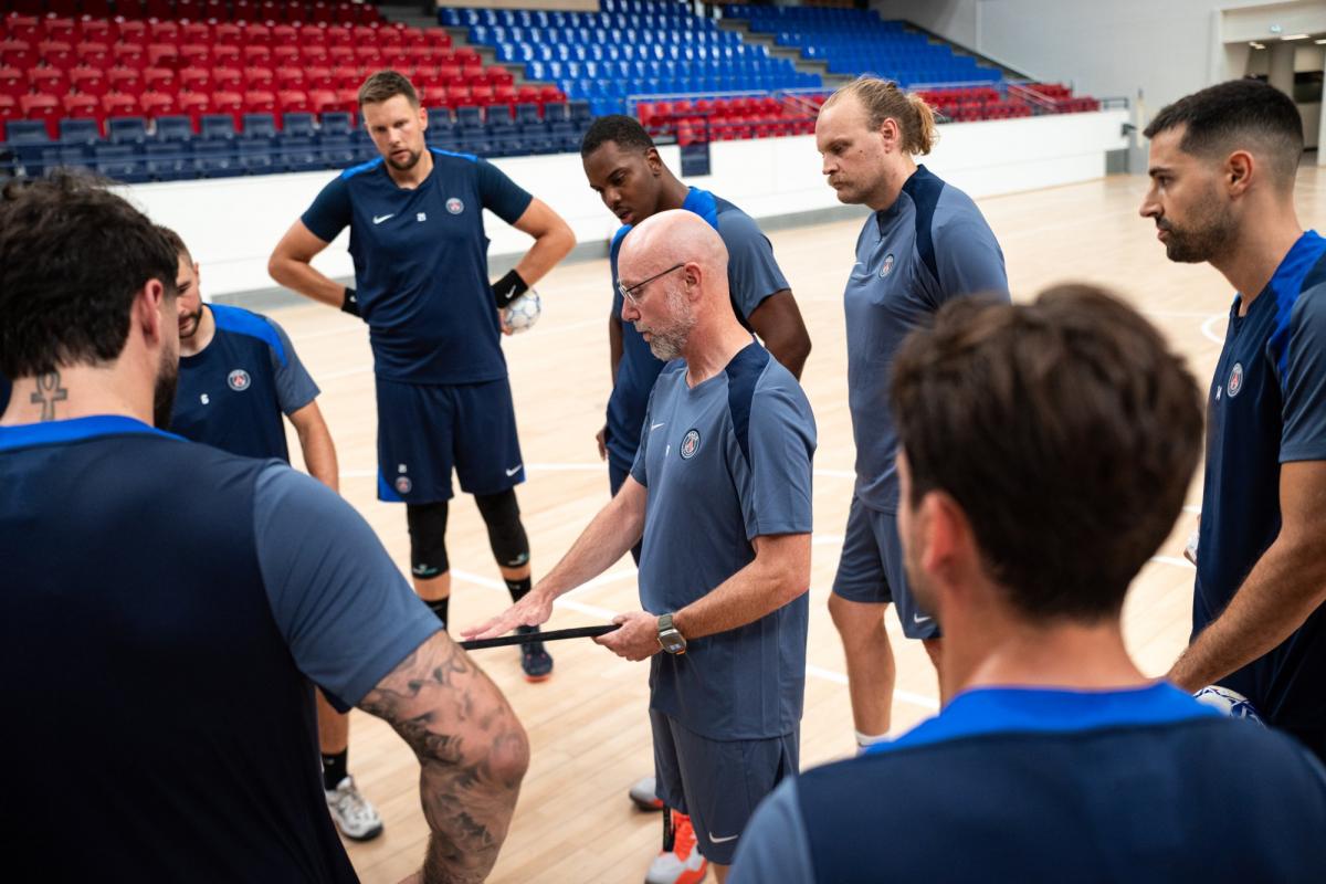 Les joueurs du PSG font connaissance avec Stefan Madsen, leur nouveau coach
