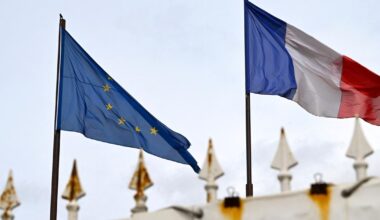 «Hautains», «assez radins», «parlent mal anglais»... Quelle place occupent les touristes français dans le cœur de leurs voisins européens ?