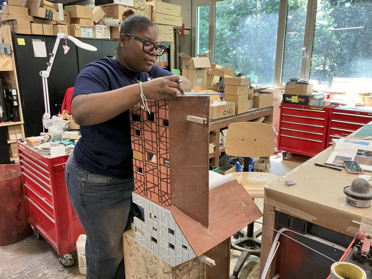 Dans les coulisses de France Miniature, avec les maquettistes qui bichonnent les monuments et les trains