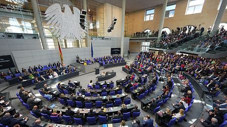 Défense, infrastructures : le Parlement approuve une réforme du frein à l’endettement