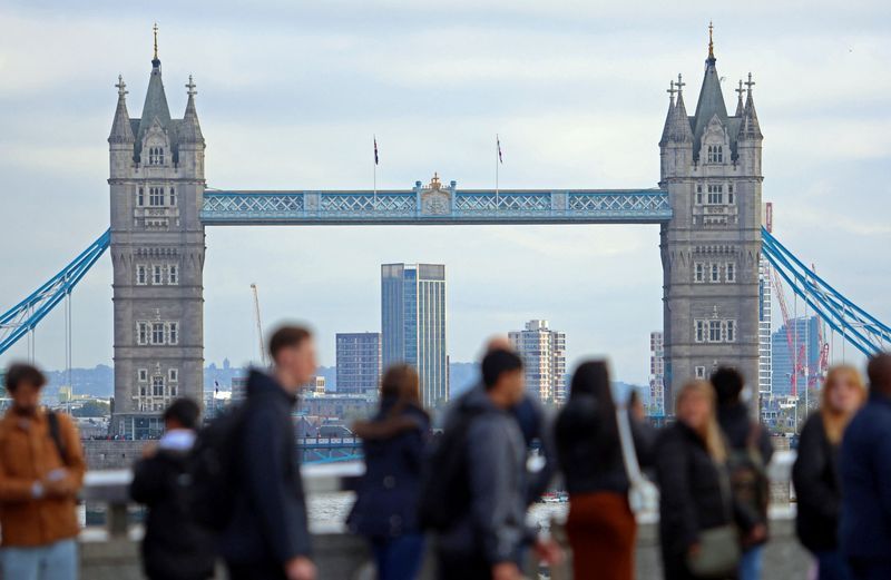 Les salaires britanniques progressent de 5% en trois mois jusqu'en juin, selon l'ONS