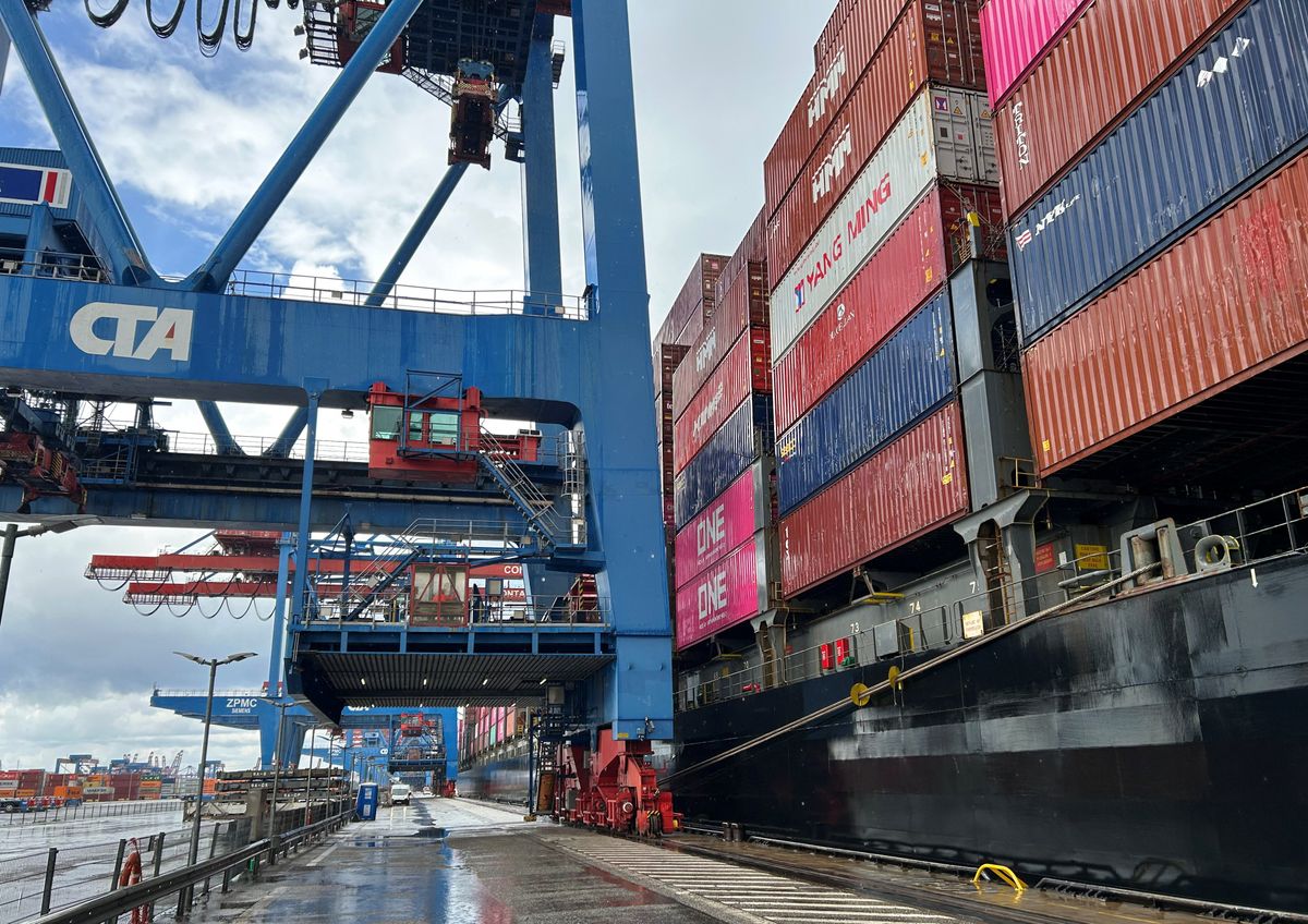 Rebond plus marqué que prévu des exportations et importations en juin