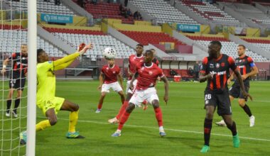 Rouen a manqué d’efficacité mais aussi de réussite face à Fleury, à l’image de Kenny Rocha Santos qui a observé Gaël Alette s’emmêler les gants avant de voir le ballon mourir sur le poteau (70’). © Bernard Morvan / FCR