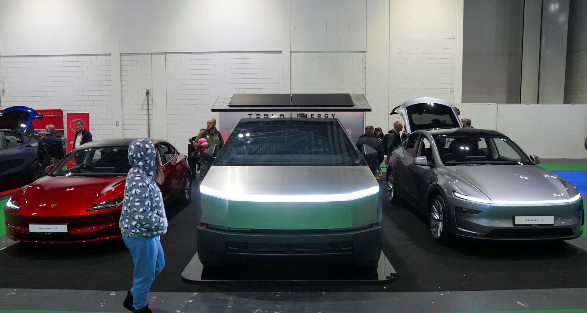 Tesla réduit de près de moitié ses tarifs de location mensuelle au Royaume-Uni face à la chute des ventes