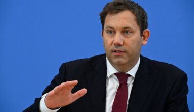 Le ministre des Finances prévient d'un trou de €30 mds dans le budget de 2027