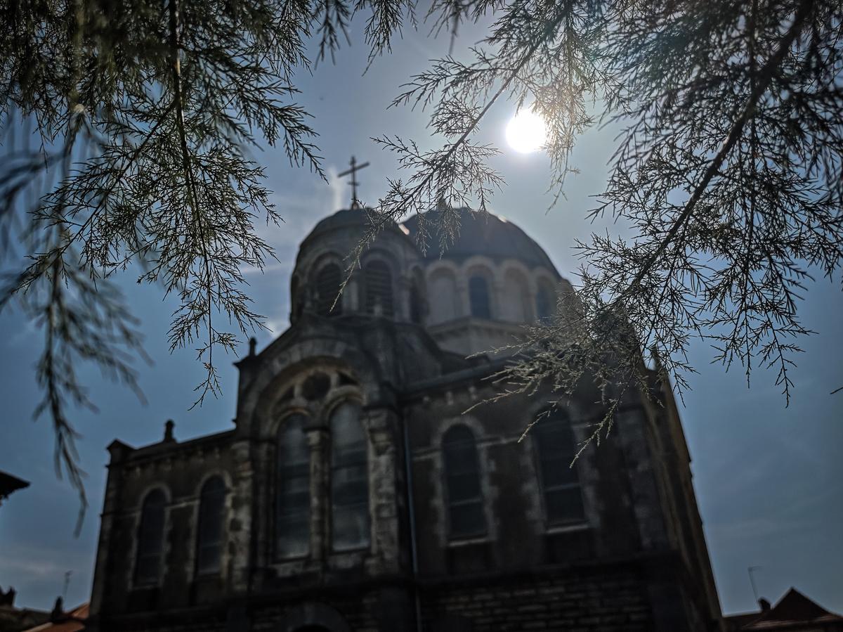 L’église orthodoxe russe a été construite en 1892 pour l’importante communauté russe qui fréquentait Biarritz depuis le Second Empire.