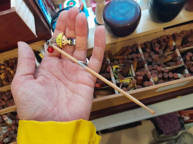 Un mimikaki. Brocante Japon Tanpopo