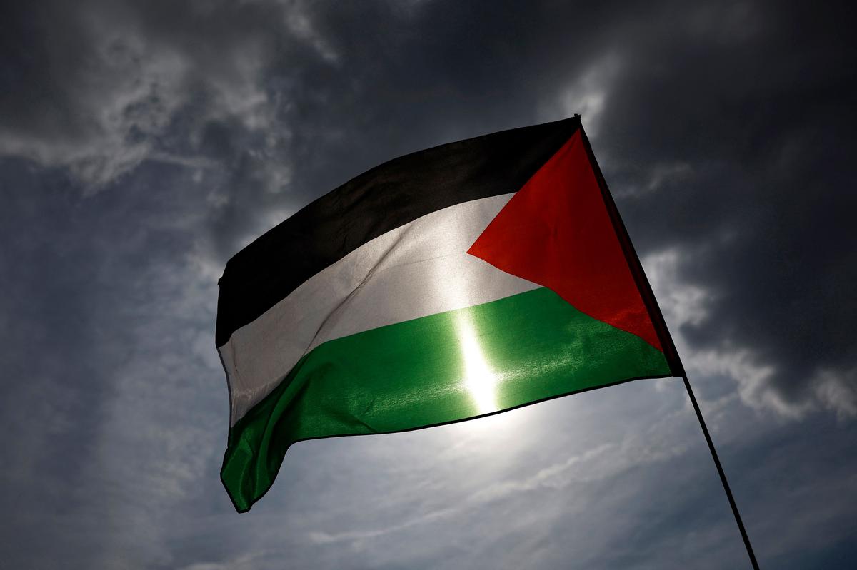 Un tag « Free Gaza » sur un mémorial de la Shoah à Lyon