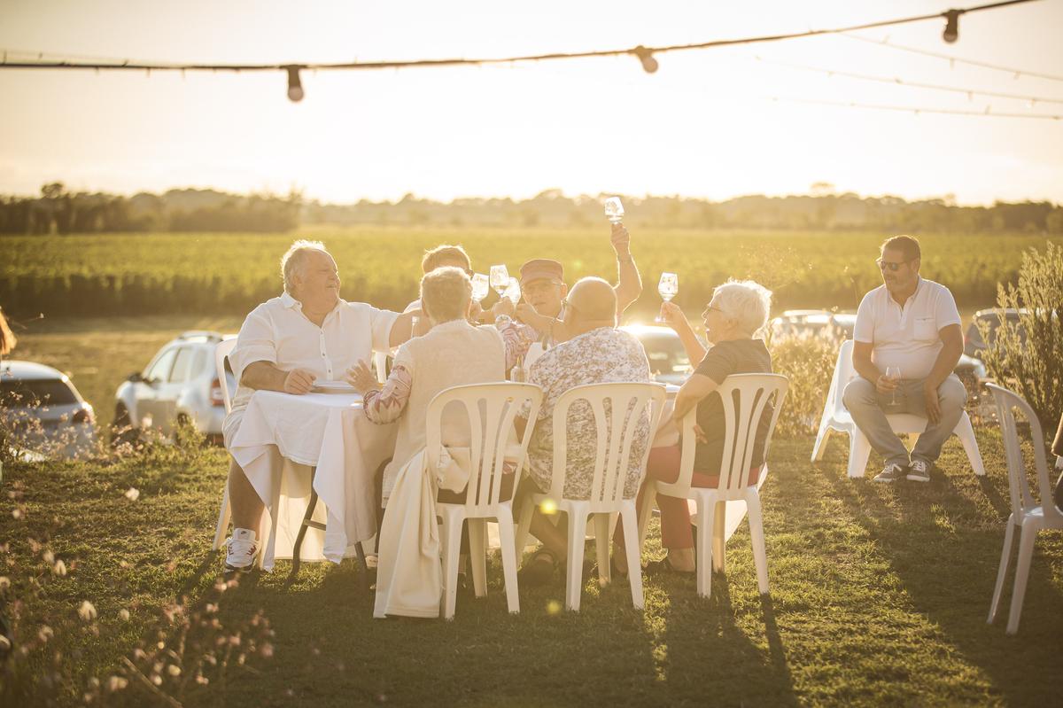 dîners chez les vignerons, repas clandestins… Quand le vignoble enclenche le mode « œnotourisme » durant l’été