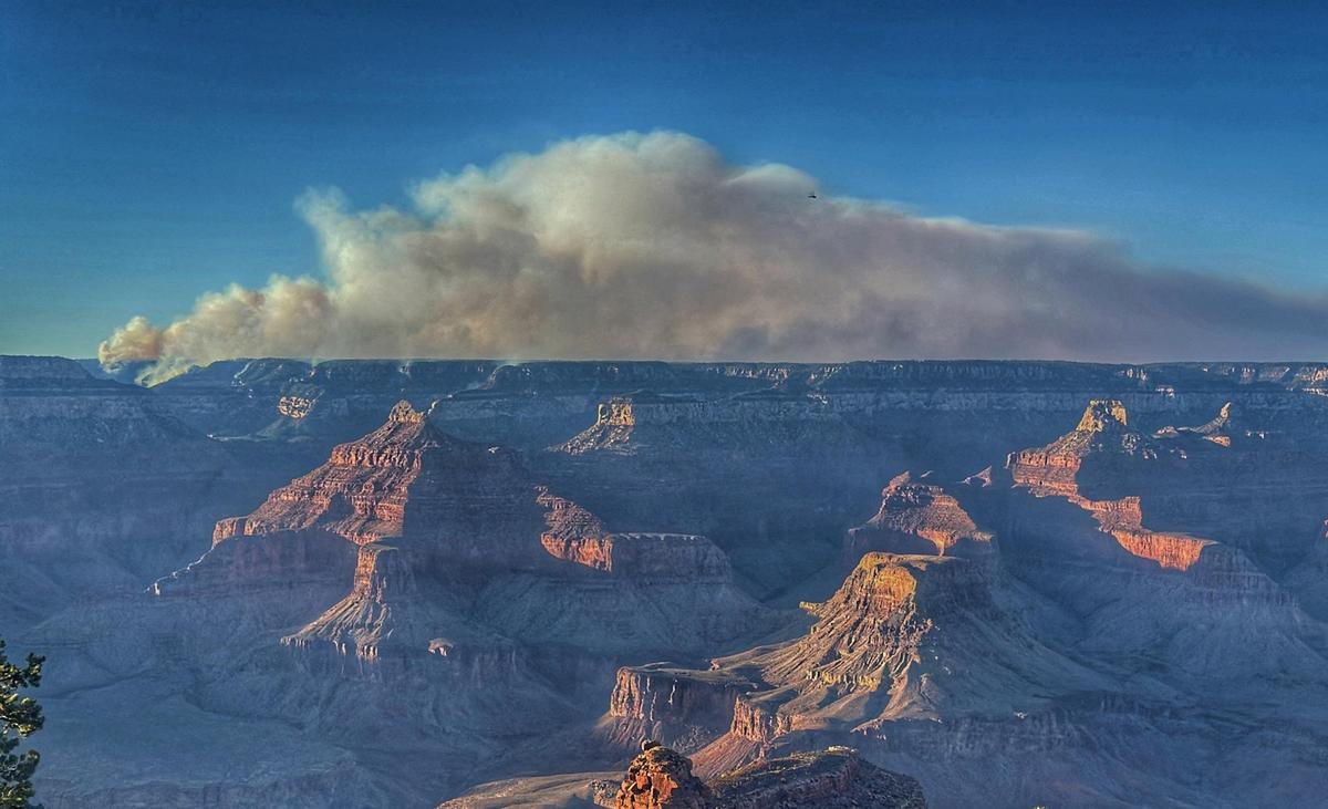 un mégafeu ravage depuis un mois une partie du Grand Canyon