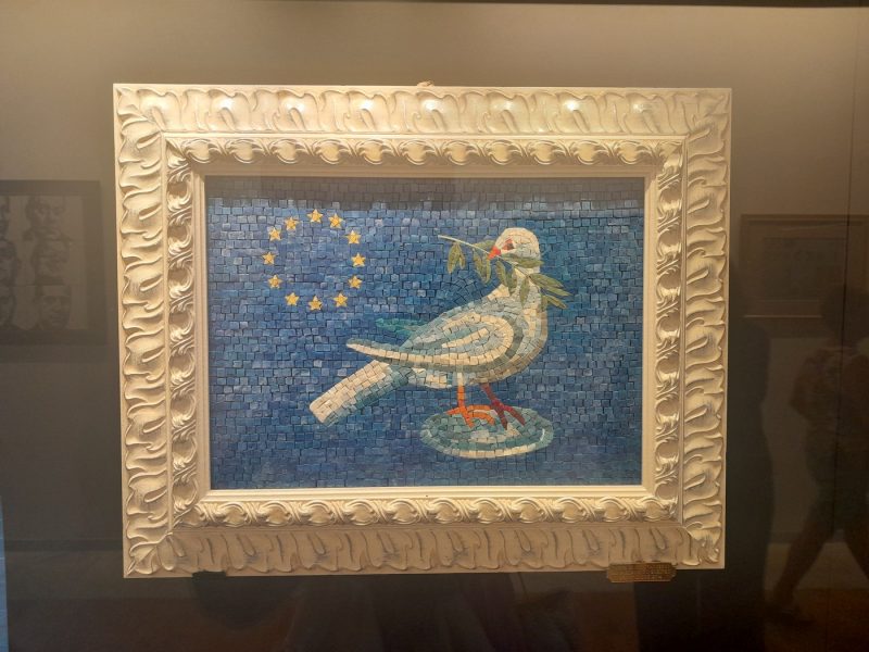 colombe pape cadeau Parlement européen