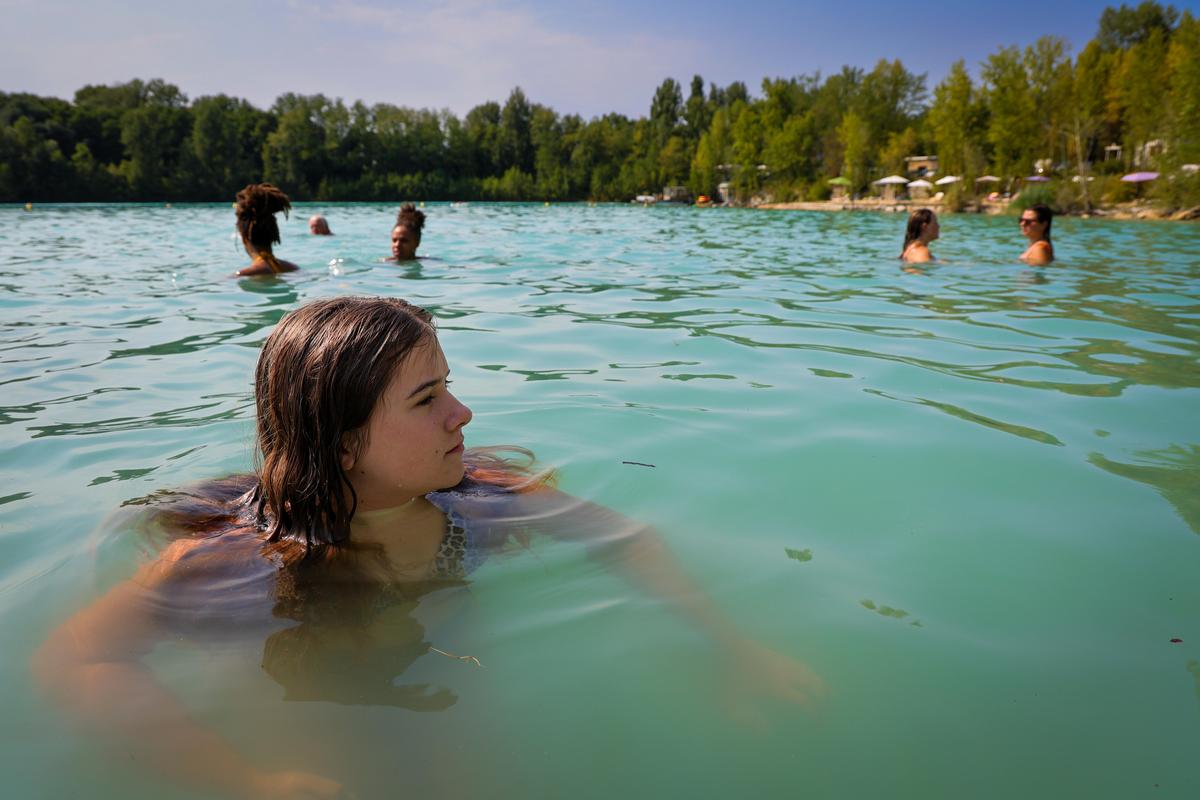 Le lac des Terres Blanches à Espiet offre des eaux turquoise, mais dont l’accès est payant.