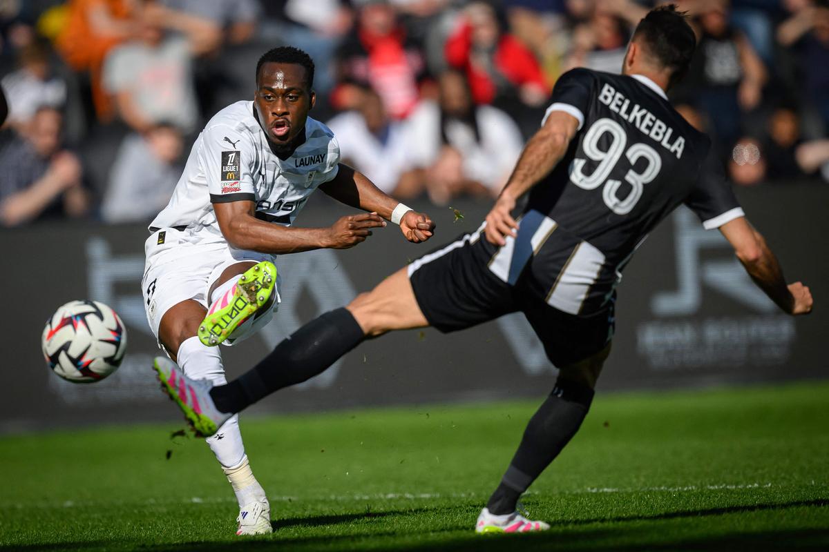 Arnaud Kalimuendo quitte Rennes et signe en Premier League