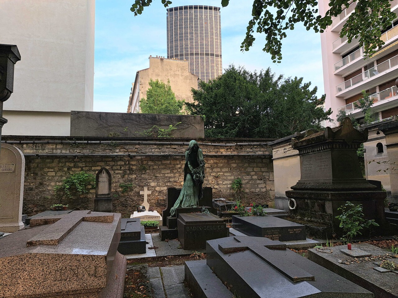 d'une valeur exceptionnelle, des tombes du cimetière du Montparnasse classées Monuments historiques