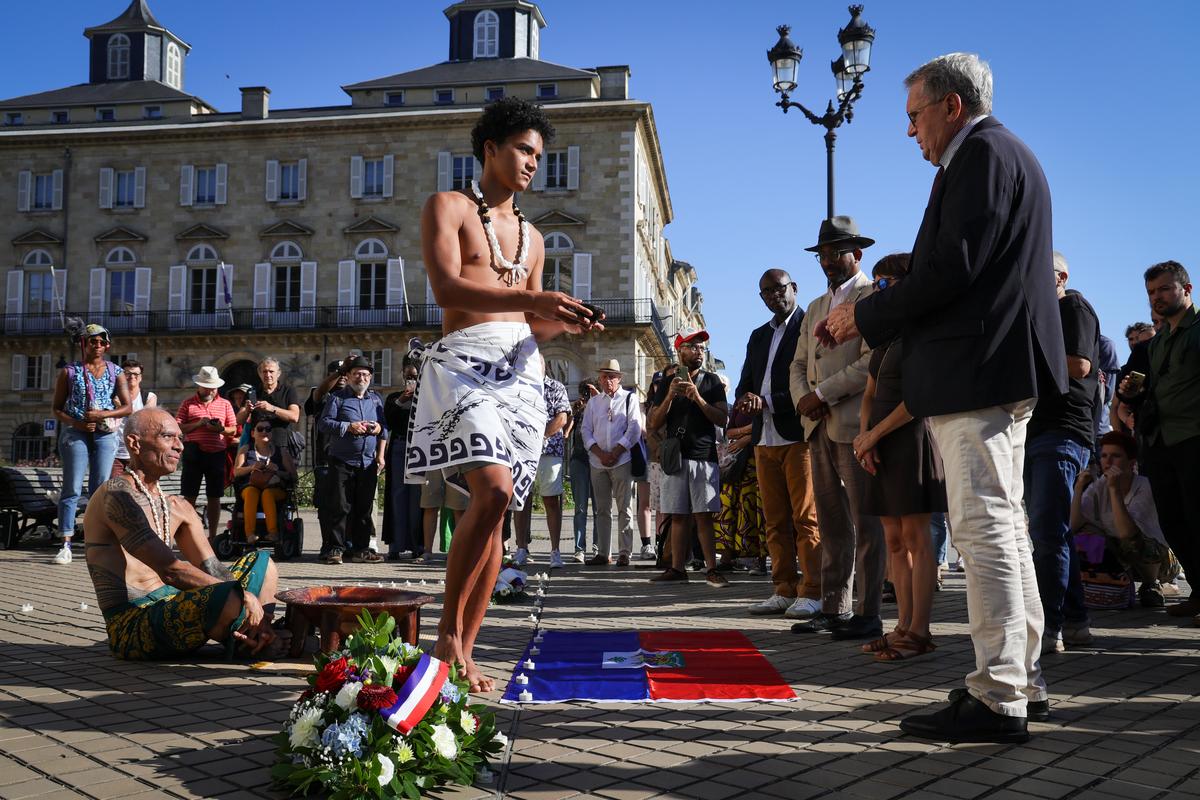 une cérémonie à Bordeaux en hommage aux victimes de l’esclavage