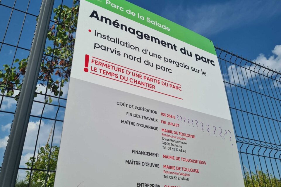 Une erreur d'impression sur le panneau présentant les travaux est à l'origine du malentendu.