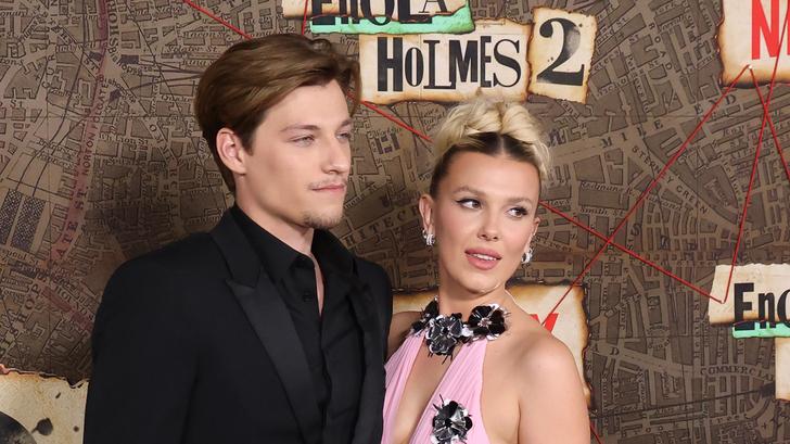 Jake Bongiovi et Millie Bobby Brown, ici sur le tapis rouge de la première du film « Enola Holmes 2 », en octobre 2022 à New York.