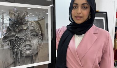 Sulaf Al Ghobari, une jeune Syrienne expose ses dessins hyperréalistes à Alençon