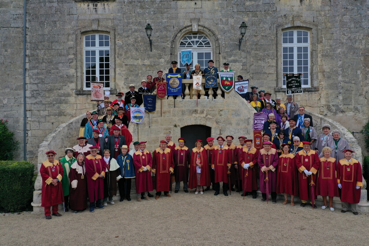 La Confrérie des Compagnons du Bordeaux fêtera le 57e ban des vendanges dans une cité médiévale en Gironde