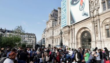 A Paris, au milieu des touristes, des familles sans abri en quête d'un toit pour la nuit : Actualités