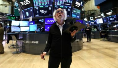 Wall Street fléchit, lestée par les prix à la production américains : Actualités