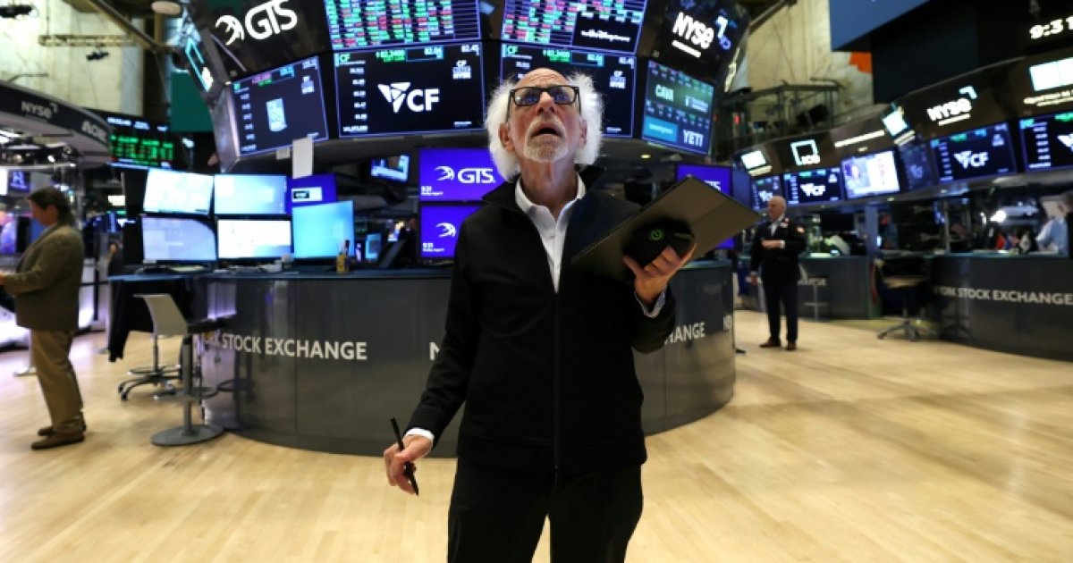 Wall Street fléchit, lestée par les prix à la production américains : Actualités