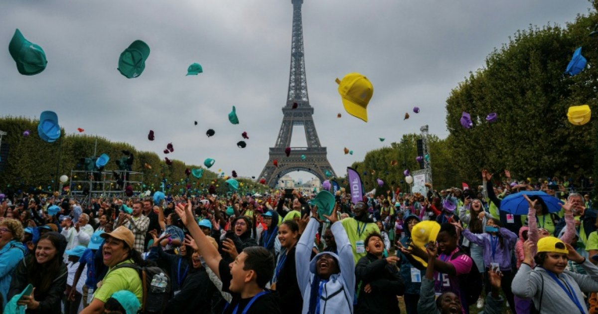 La découverte de Paris par 40.000 enfants "oubliés des vacances" : Actualités