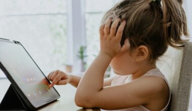 Le risque cardiaque augmente chez les enfants qui regardent trop les écrans : Actualités