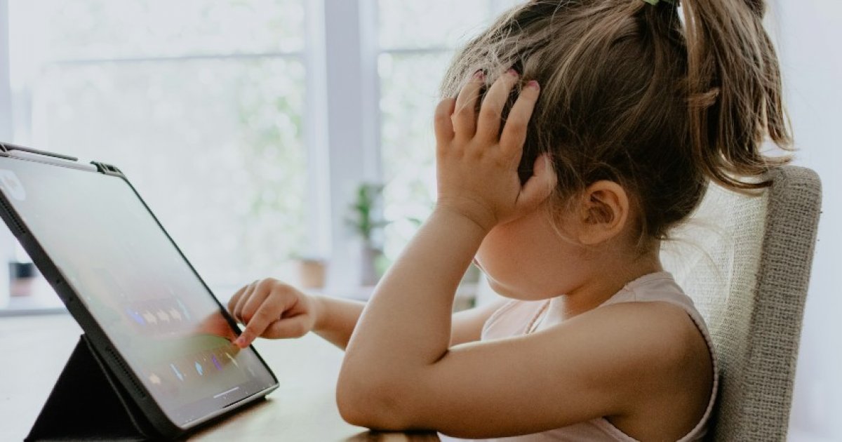 Le risque cardiaque augmente chez les enfants qui regardent trop les écrans : Actualités